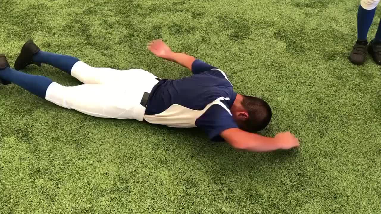 高中棒球体育生旱地游泳并回眸一笑