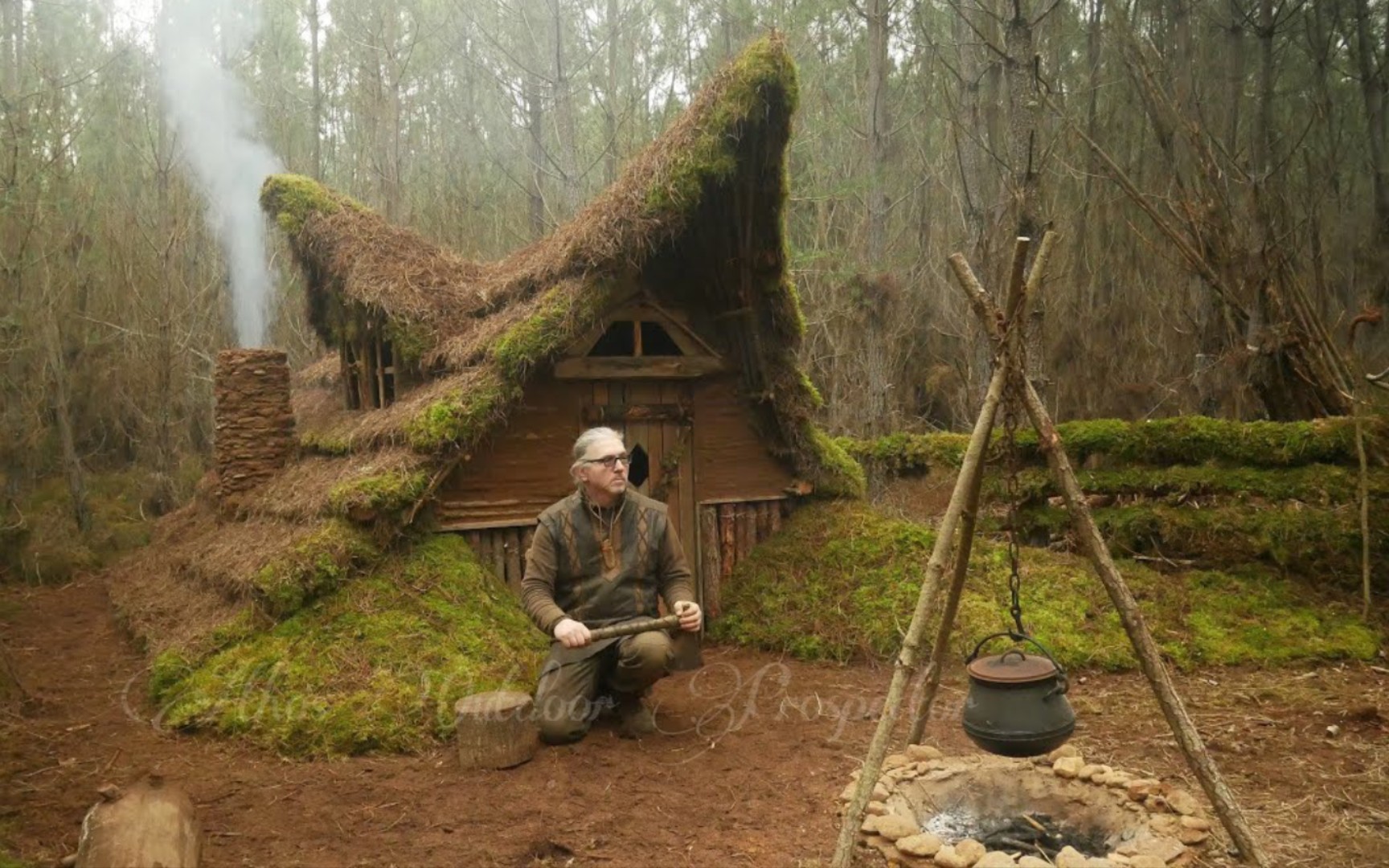 用松针、岩石和粘土建造一个完整的迷你小屋~丛林野营过夜~三脚架吊壶烹饪哔哩哔哩bilibili