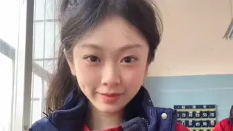清纯甜美的校服高中生