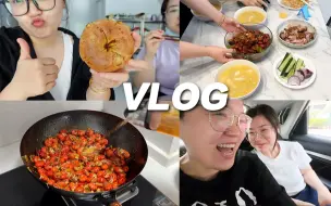 Скачать видео: VLOG.24｜好久没更新，最近发生了点啥？｜面包店进程汇报、和家里人吃很多顿开心饭、麻辣小龙虾、火锅聚餐｜县城日常