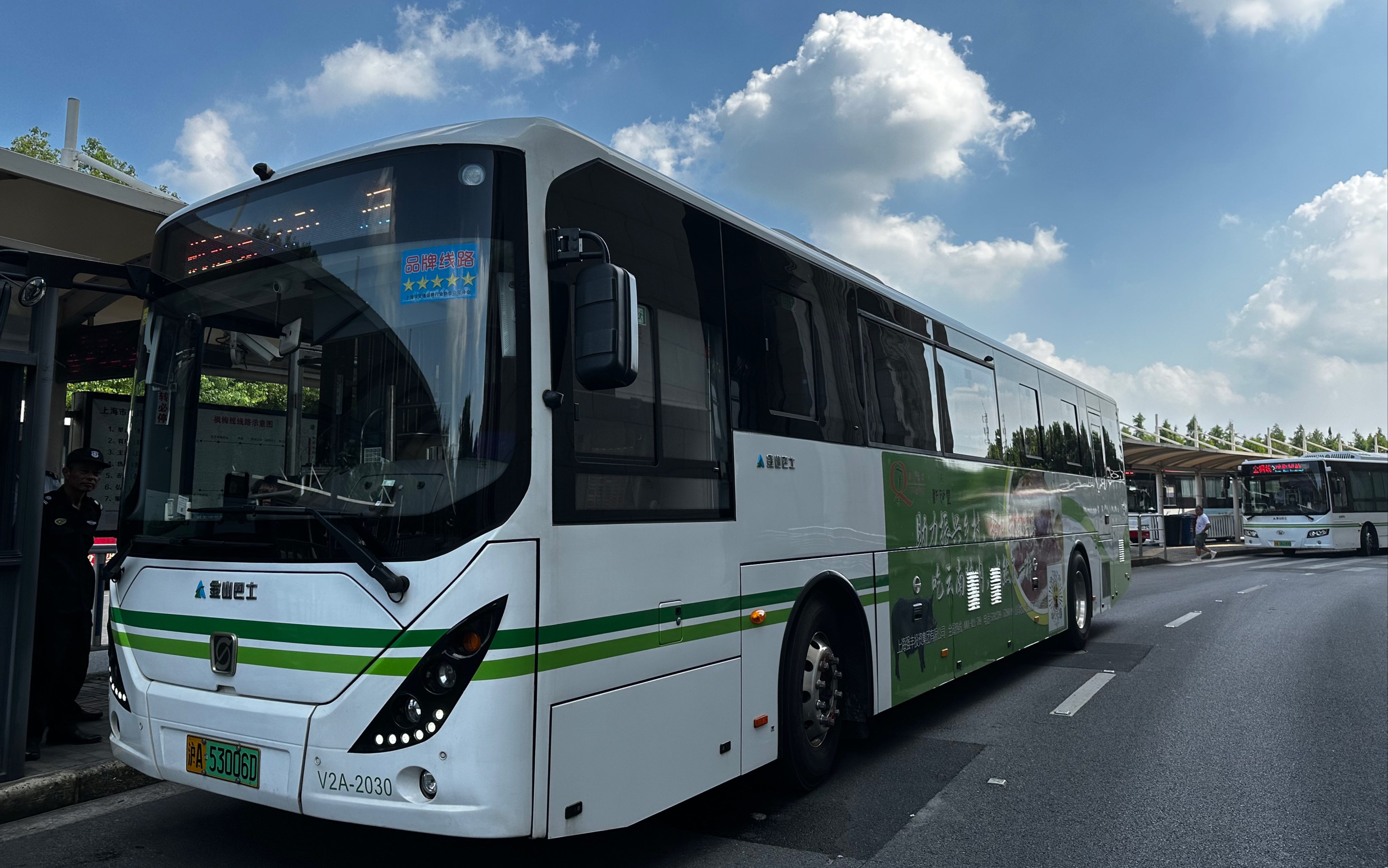 【热带鱼运转】装配电子后视镜的高级软座城郊车!全程超速警报响不停!