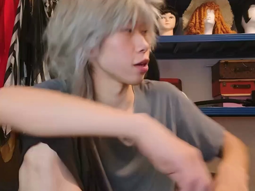 和陌生小孩对视会不自觉的触发被动