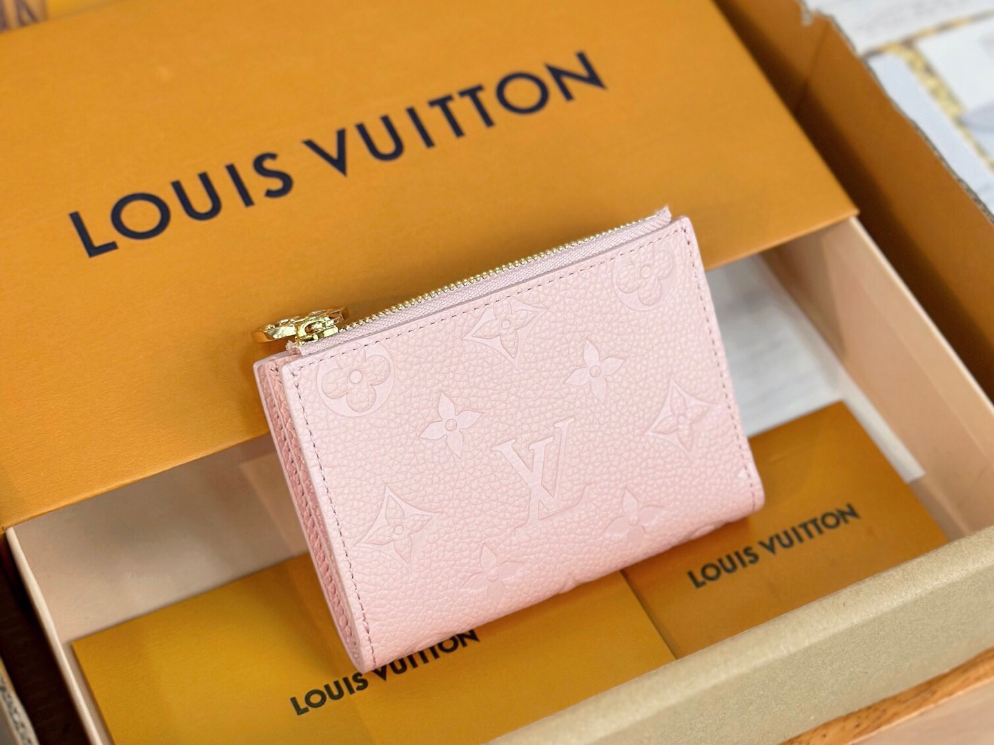 lv lisa女士钱包,时尚短款好实用!