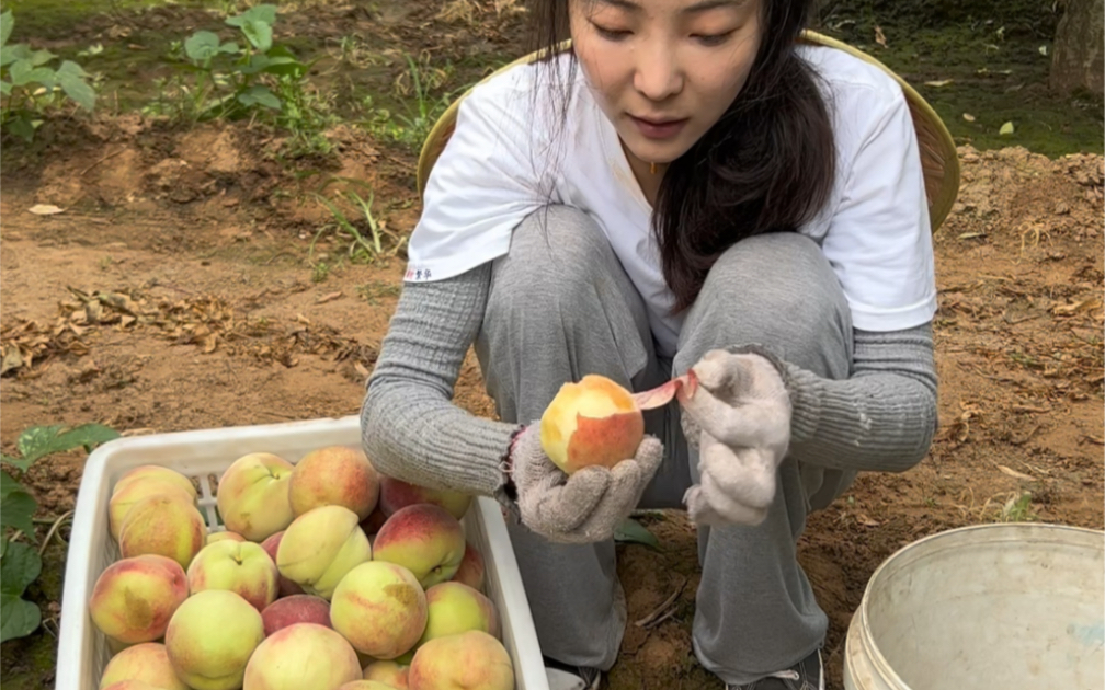 《局外人》中有这样一段话:如果你继续去寻找幸福是由什么组成的,那你永远不会找到幸福,如果你一直在找人生的意义,那你永远不会生活,真正的幸...