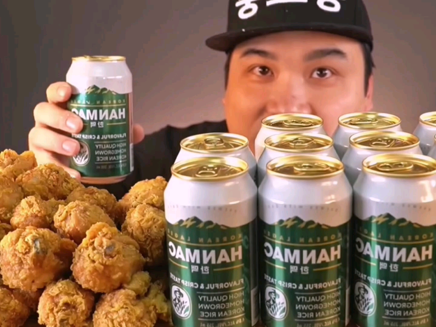 豪放哥喝啤酒吃炸鸡