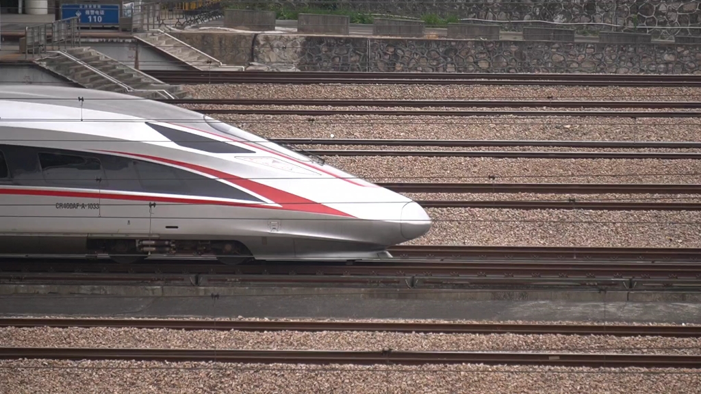 cr400af-a.缓缓驶入车站