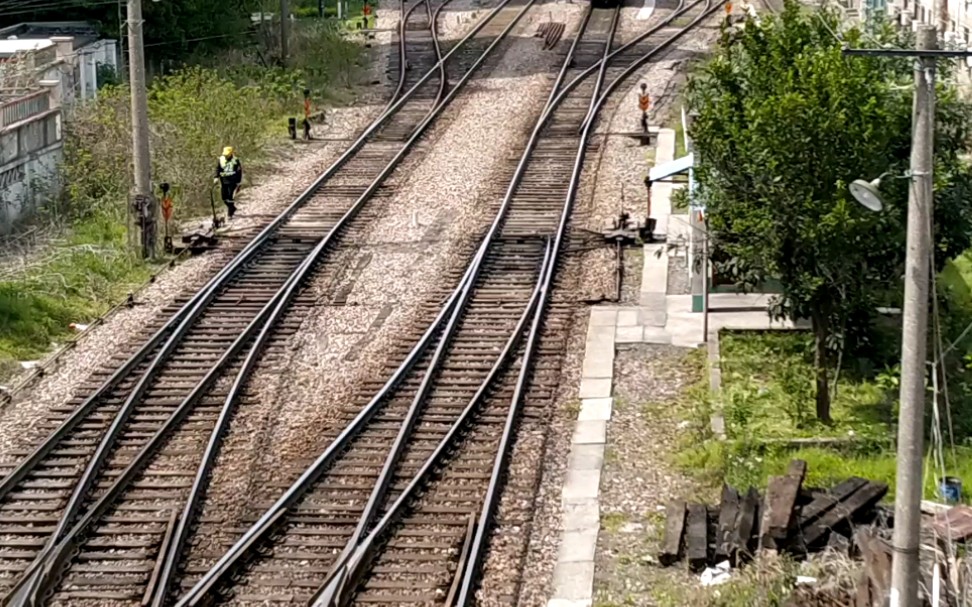 等你扳道岔,可就是不扳