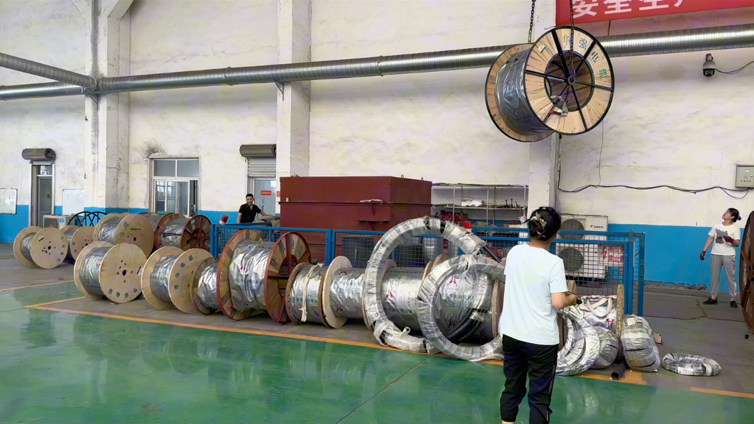 直击电线电缆仓库发货现场,每个客户的要求就是我们的追求