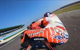 Download Video: 看看MOTOGP车手是怎么调整身体坐姿的 - 车队：Pramac Ducati