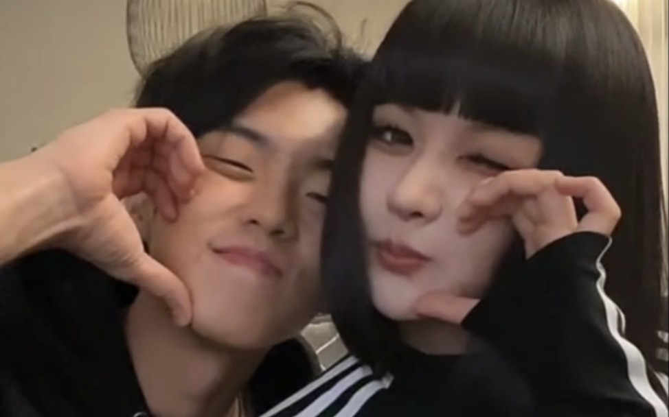 10.31王ok李天责微博短暂直播(生日快乐盔盔)