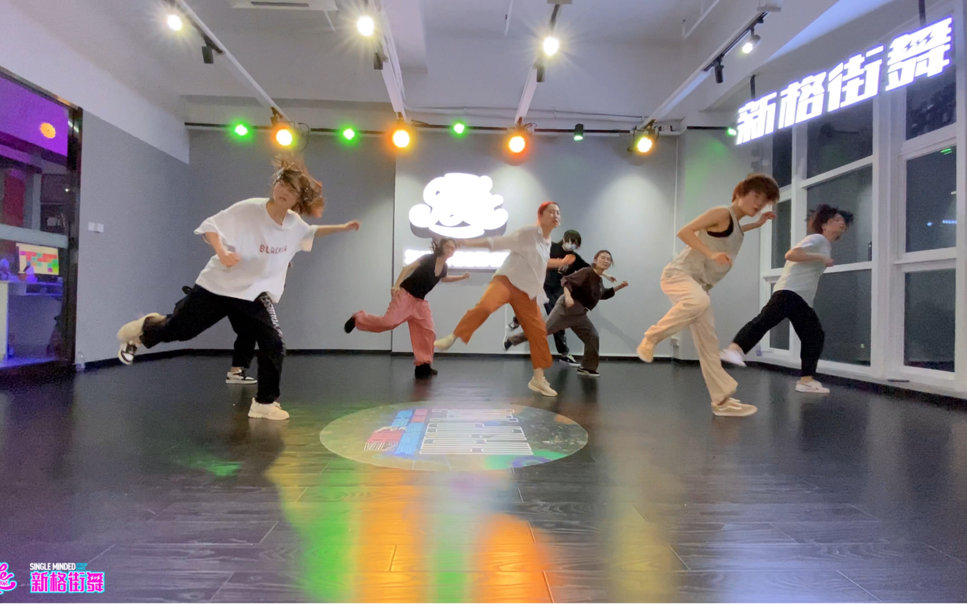 【新格街舞】house课堂实录下班的我们穿越到舞蹈世界去释放我们的