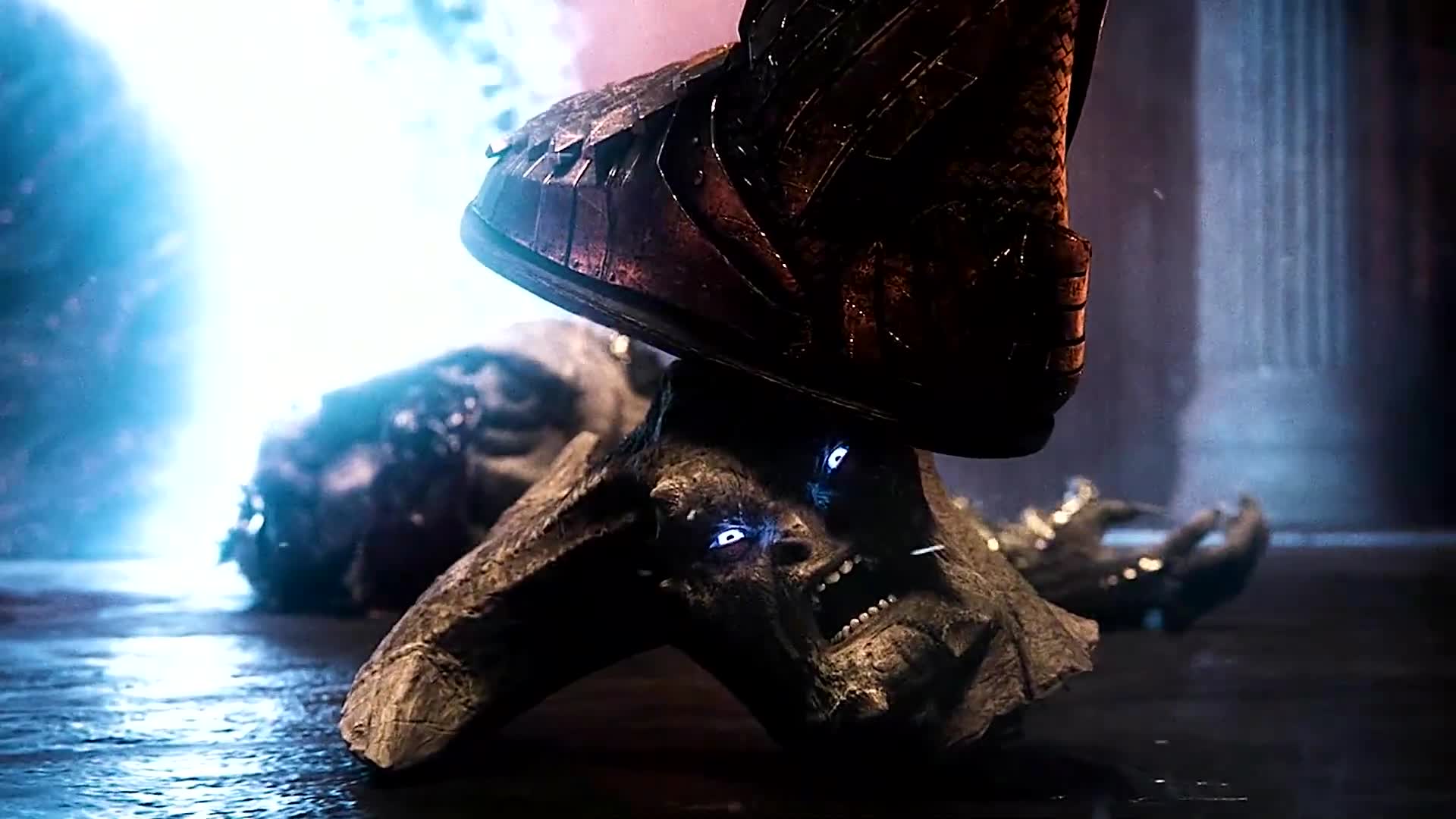 来自灭霸级反派-黑暗君主的压迫感,超人见了都得点头哈腰.