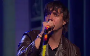 Télécharger la video: The Strokes - The Adults Are Talking (Live)