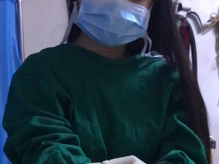 娜娜护士戴手术手套