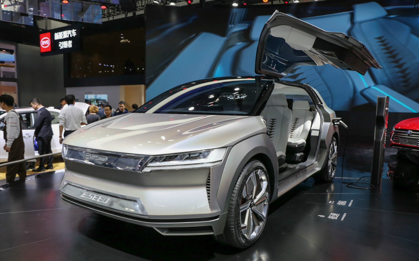 龙爪加鸥翼,完美的将中国文化和现代科技融为一体,未来比亚迪e-seed