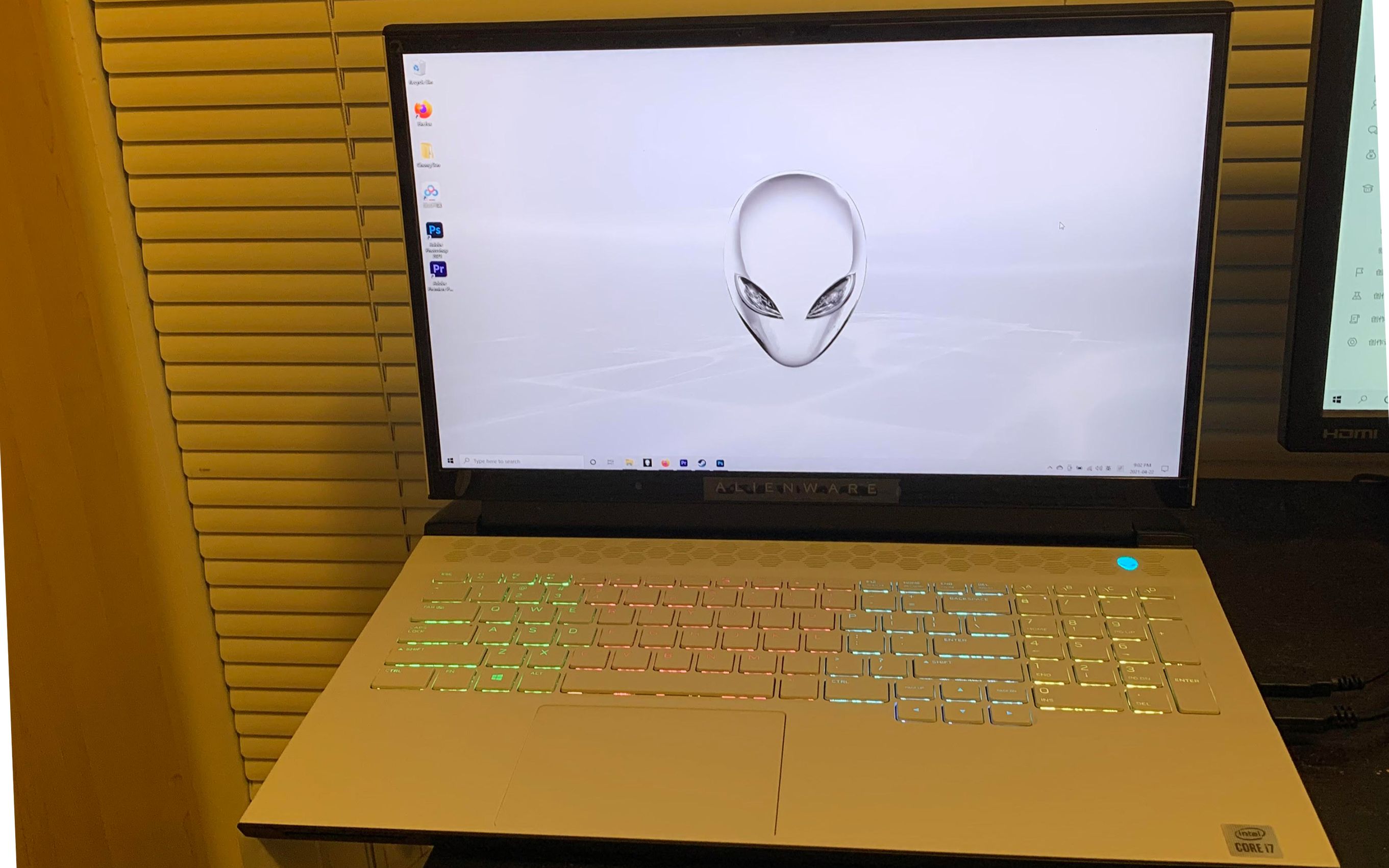 外星人m17r4开箱视频