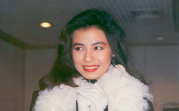 钟楚红仿妆 (封面是红姑)