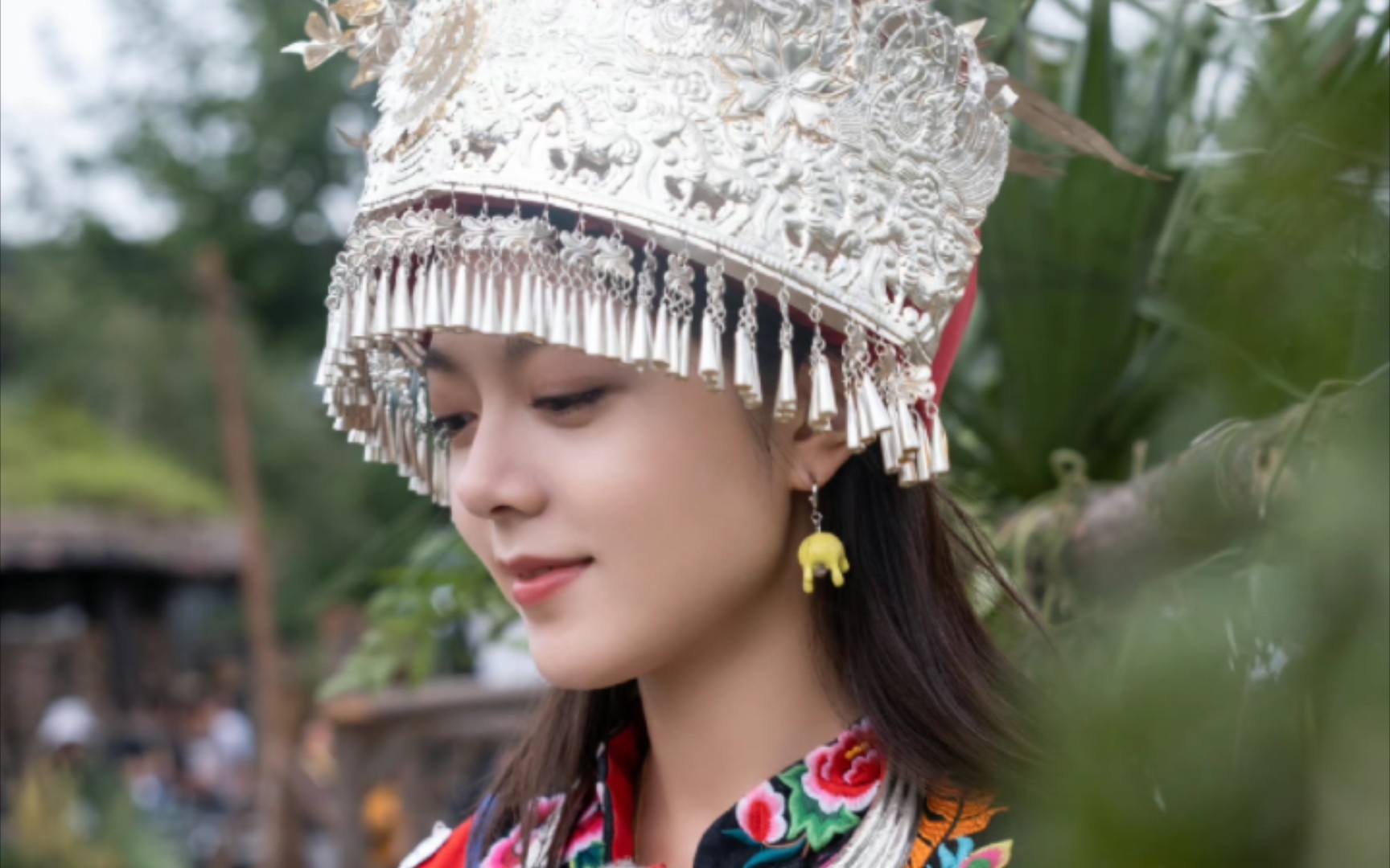 赵今麦今天是苗族少女麦