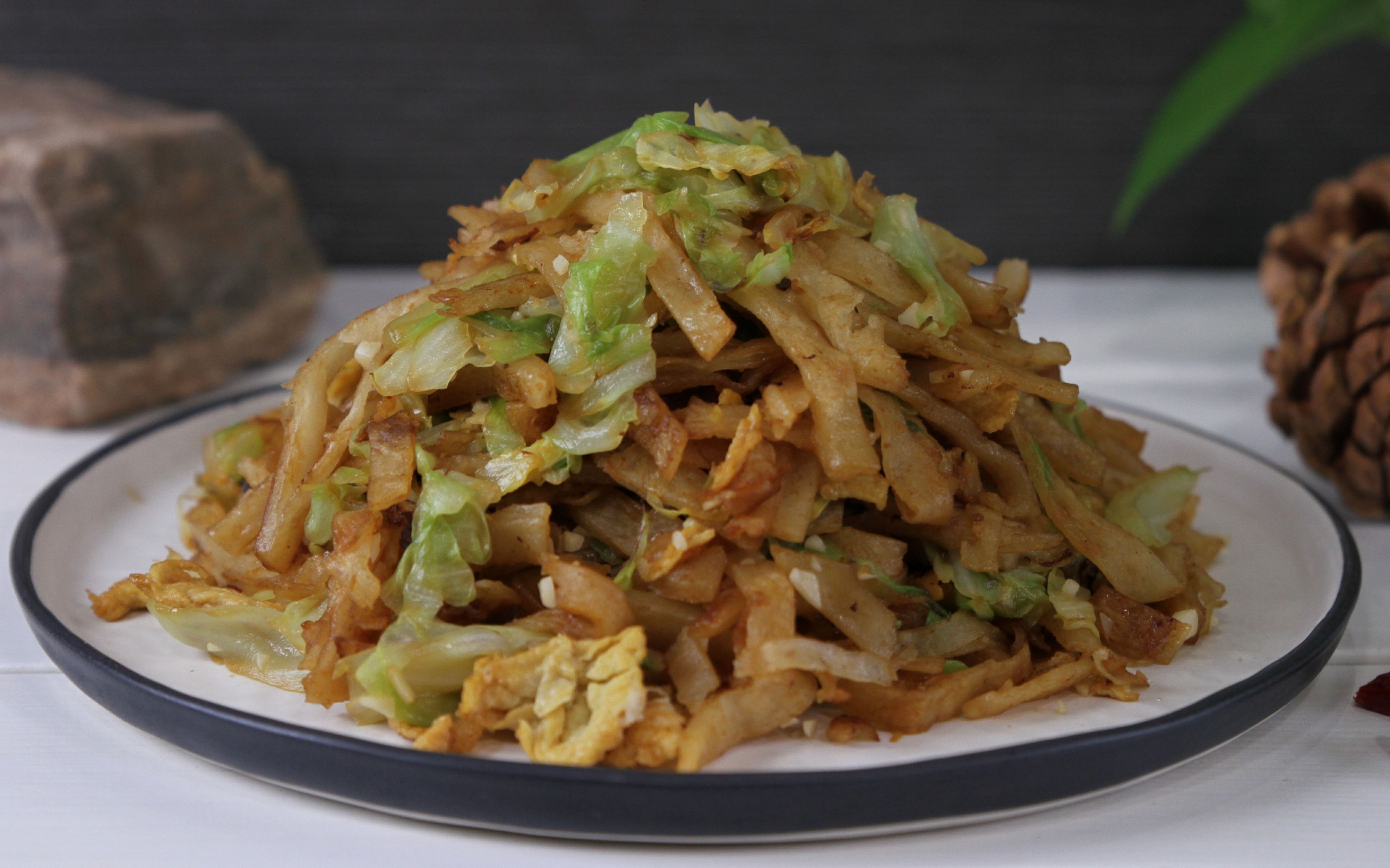 饭店厨师教做家常炒饼鸡蛋圆白菜做配料2分钟讲解详细流程