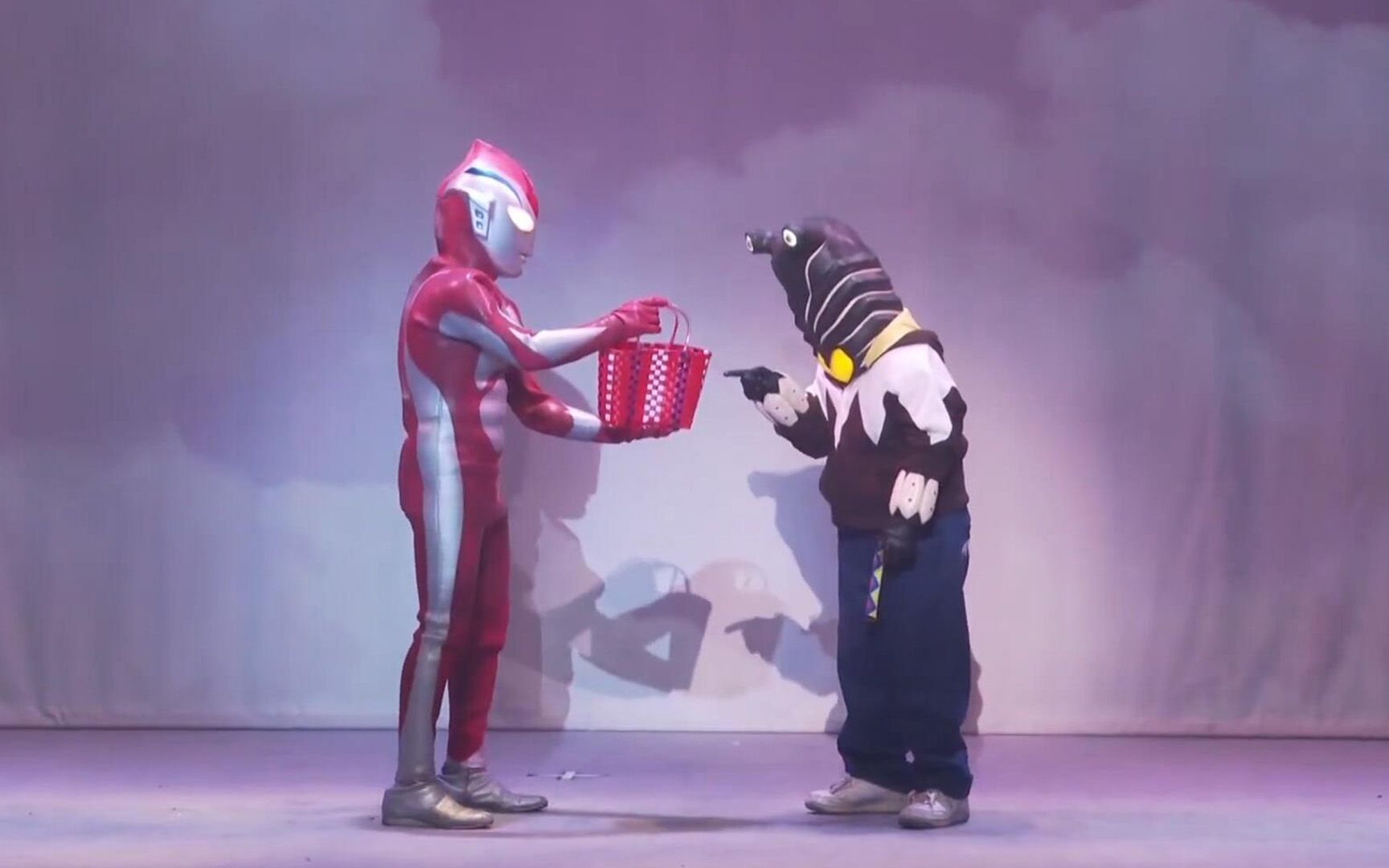 迪迦奥特曼舞台剧:纳伊斯弄丢钱包,担心自己会卷入大事件!