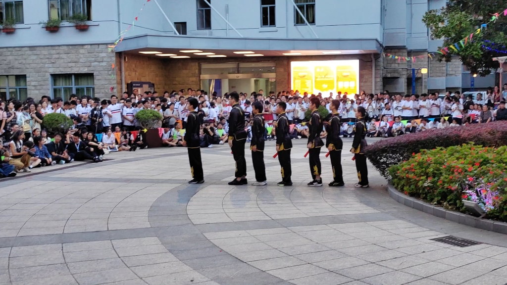 [图]建平中学 高二13班表演节目《霍元甲》