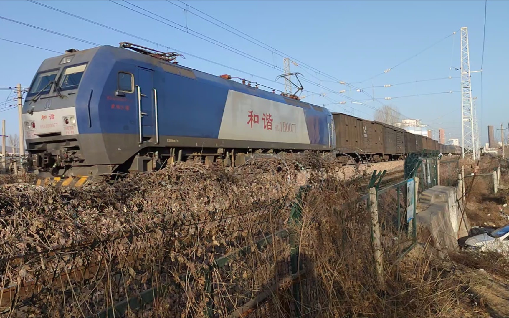 20 武局江段hxd1b-0077担当24107次直通货物列车(孟庙-宝丰)本务通过