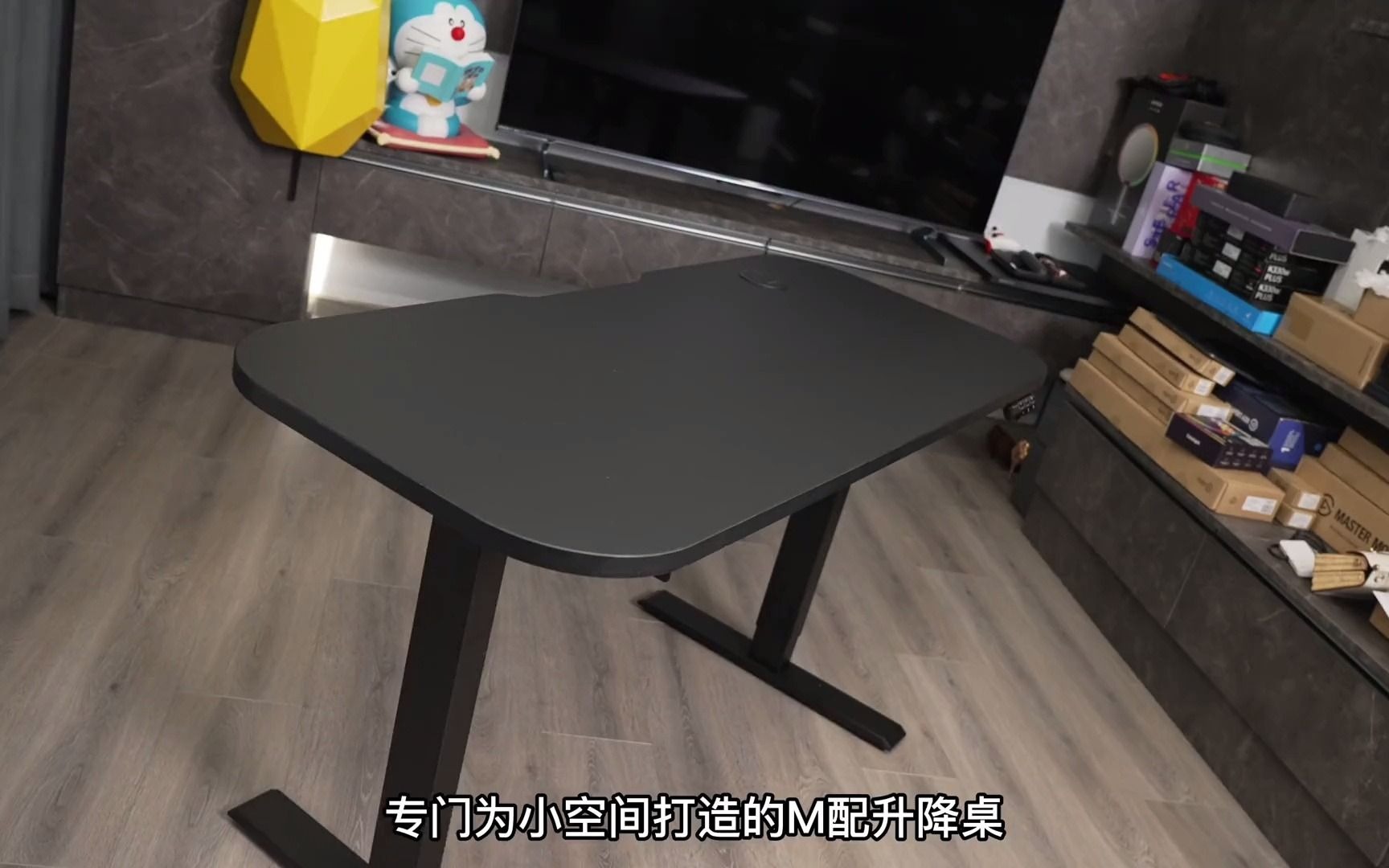 小户型里的(滿)配升降桌!#黑鲨升降桌 #松能