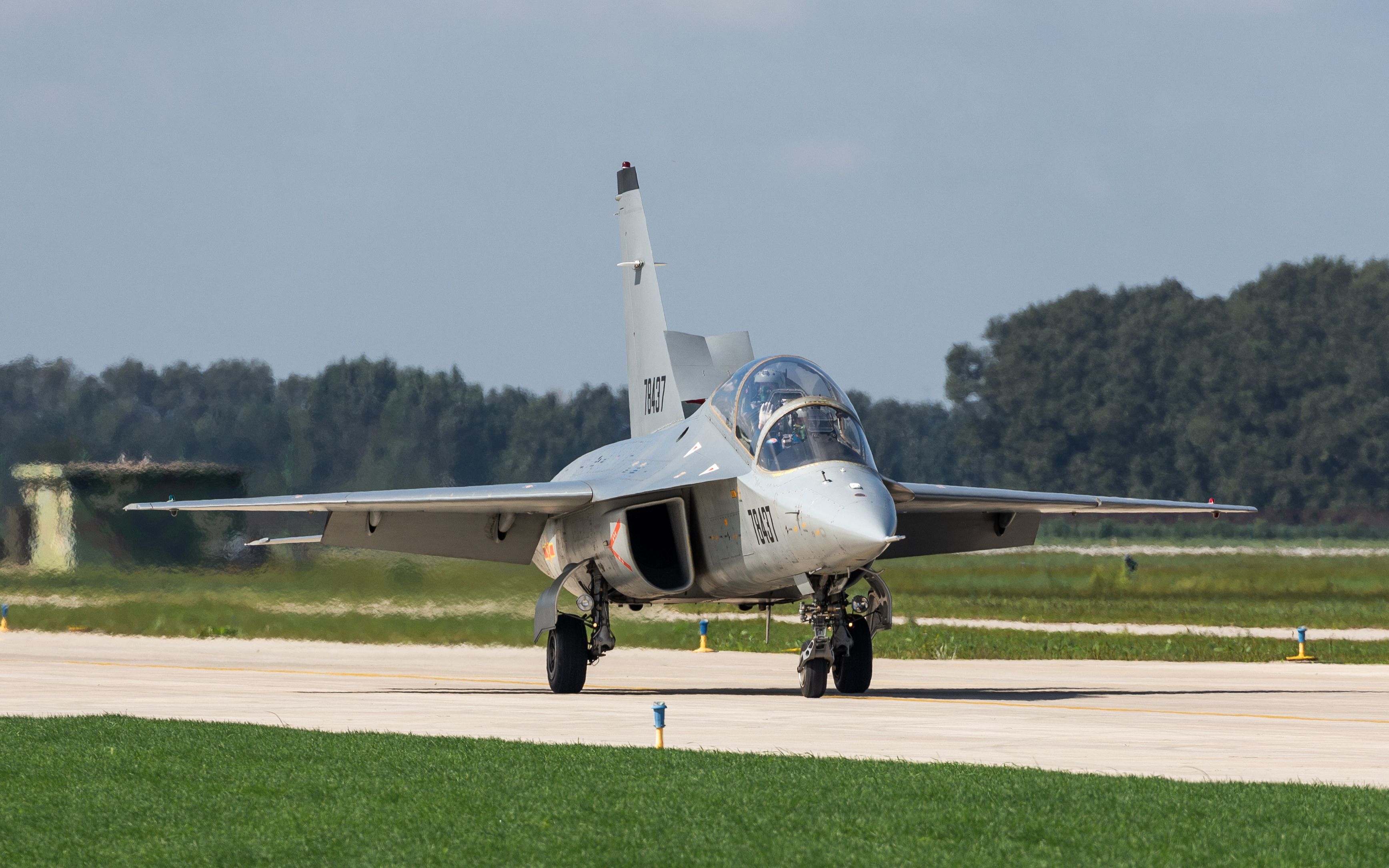 jl10猎鹰单机飞行表演视频剪辑