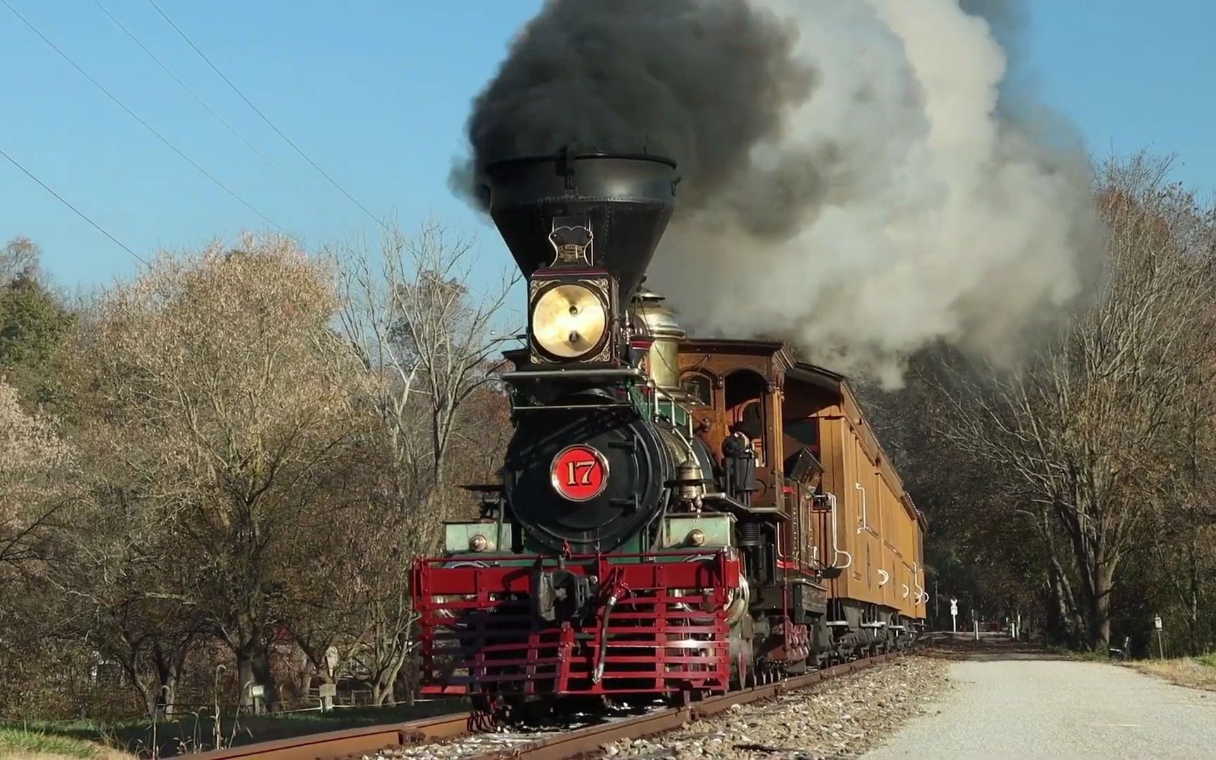 行驶在北中央铁路的复古蒸汽火车"american"17号