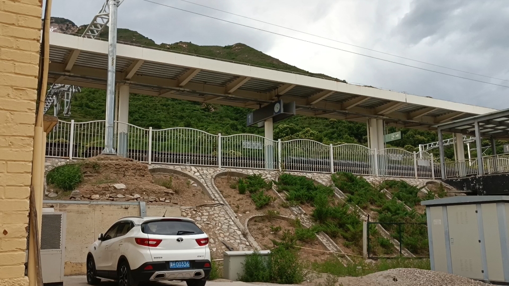 【拍车】hxd5牵引?通过黑山寺站