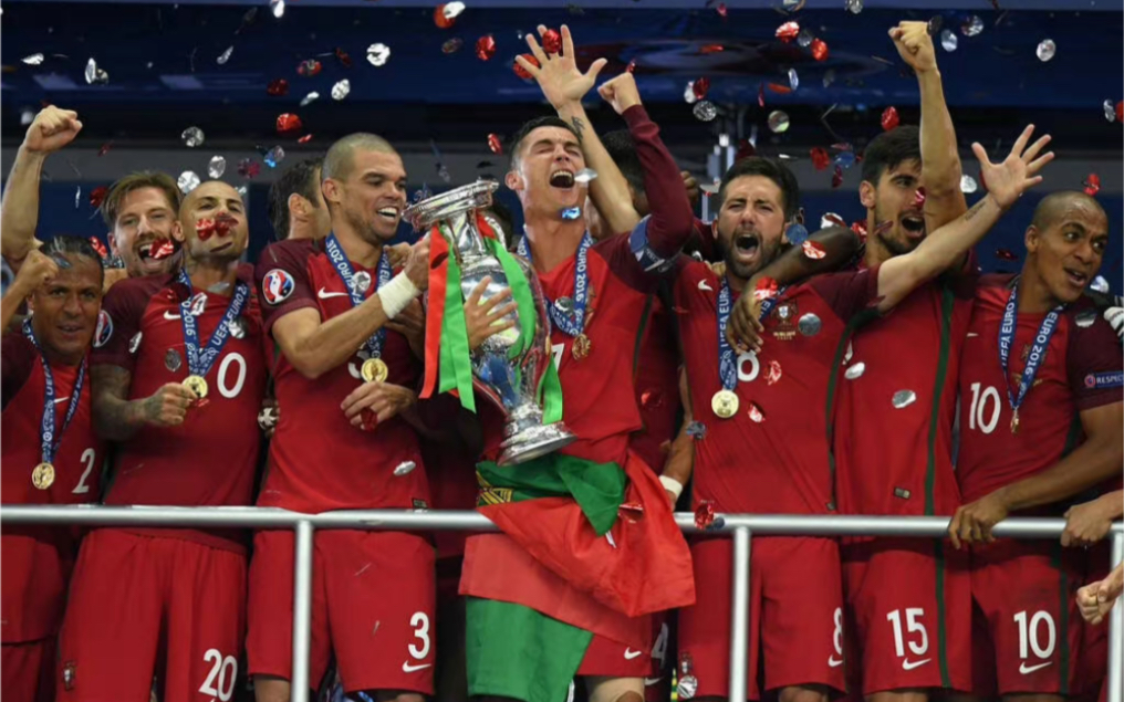 天下足球葡萄牙破茧成蝶2016欧洲杯纪录片