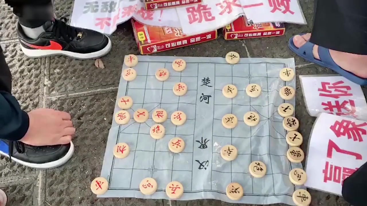街边虐老头为什么用急进中兵杀手锏?孙浩宇大师:害怕输棋砸招牌
