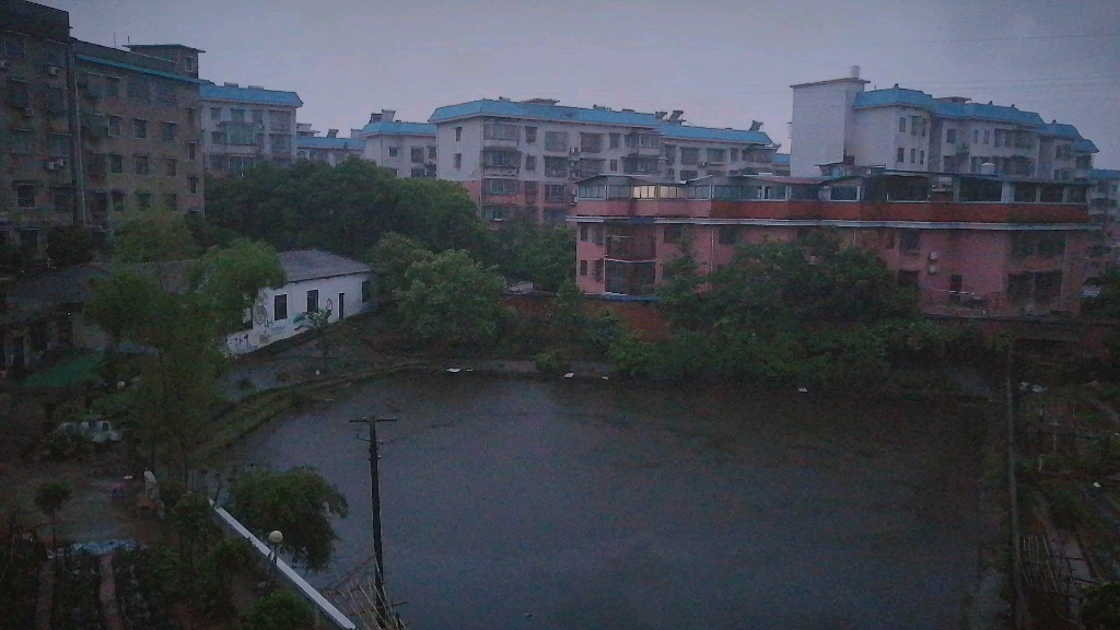 [图]竹雨侵人气自凉，南窗睡起望潇湘。——邵雍 《闲居述事》