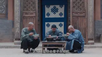 Download Video: 白灵看黑娃饿着肚子，偷偷给他白馍吃，太可爱了