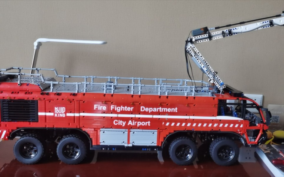 宇星19004机场救援消防车,加了原作的闪烁led灯!