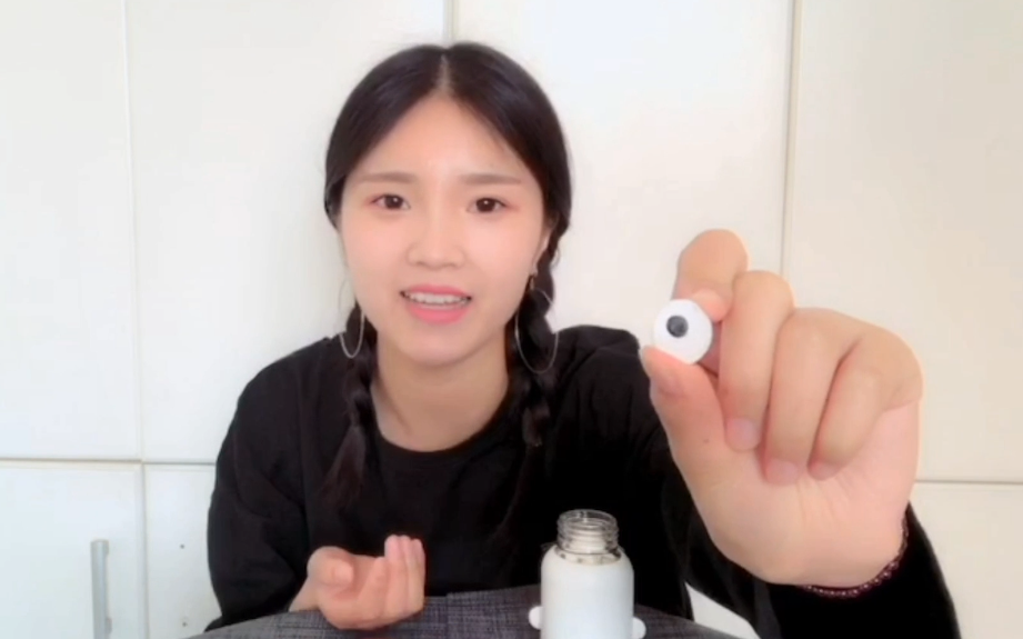 试吃奇葩糖果"大眼糖",吃这么多"眼睛",会不会变成怪物呢?