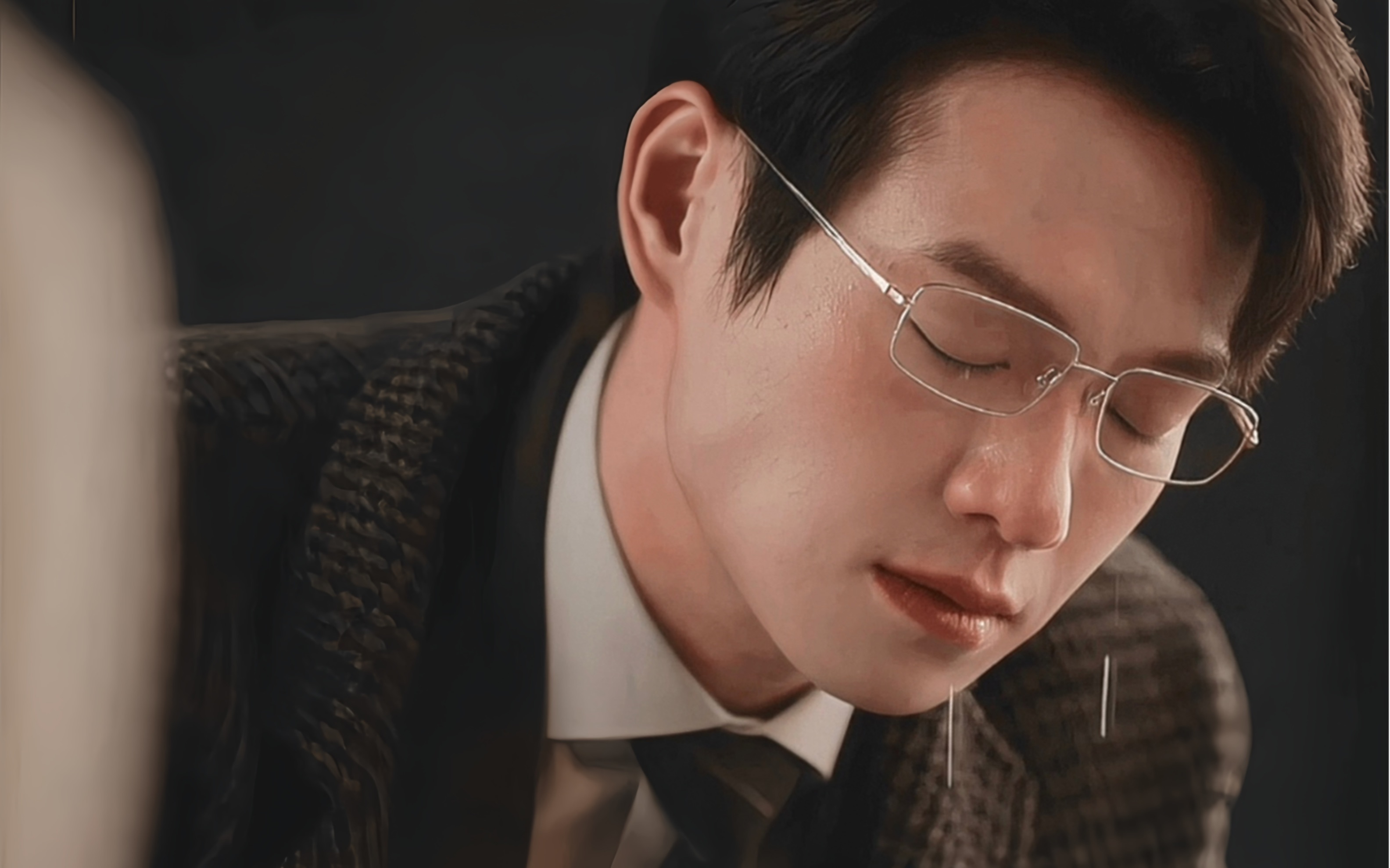 魏大勋是怎么做到落泪不沾眼镜不沾脸的!真出场即出圈!