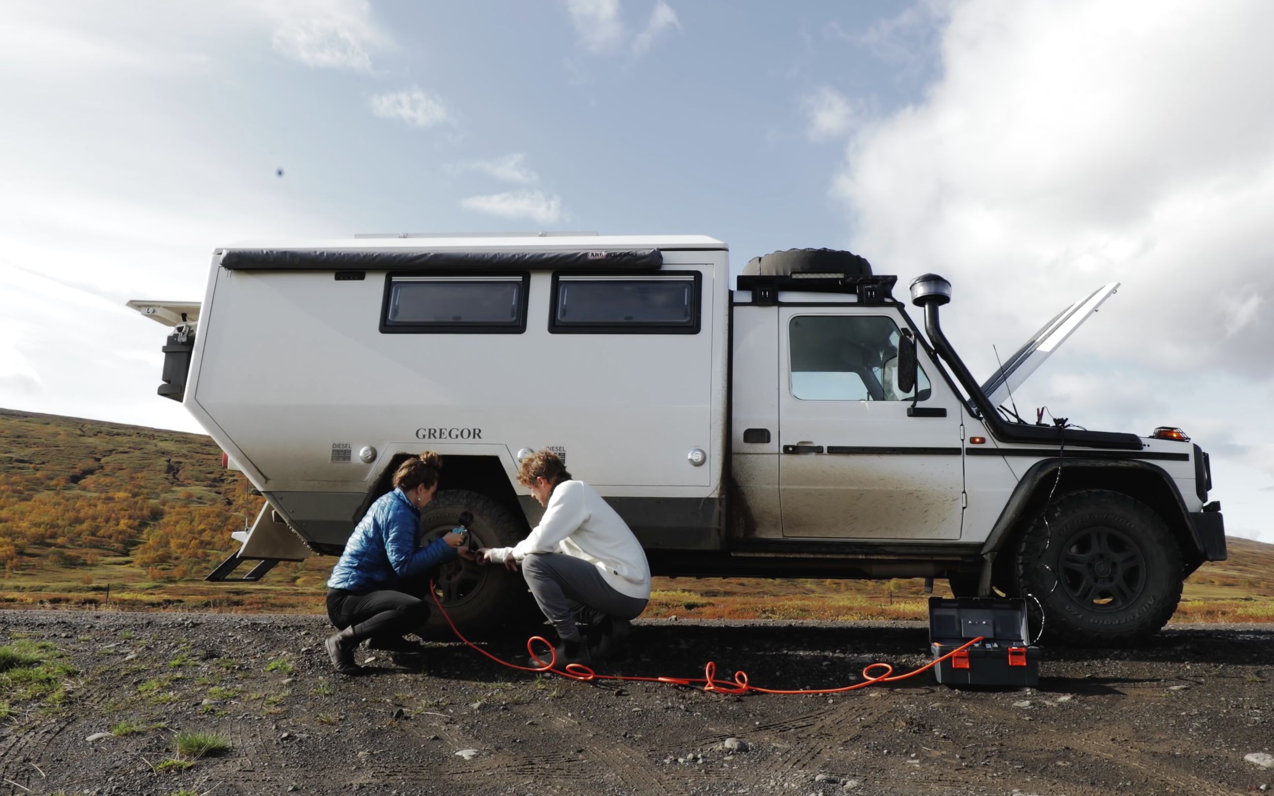 搬运icamplife奔驰大g改房车越野露营(真的棒)