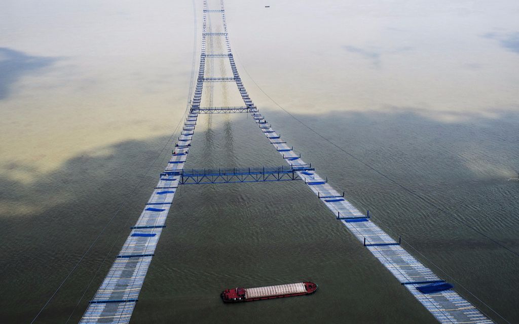 中国武汉,长江水域升起3000米"云桥",网友:不愧是基建狂魔!