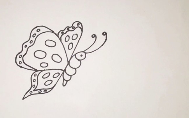 从字母y开始画一只漂亮的蝴蝶