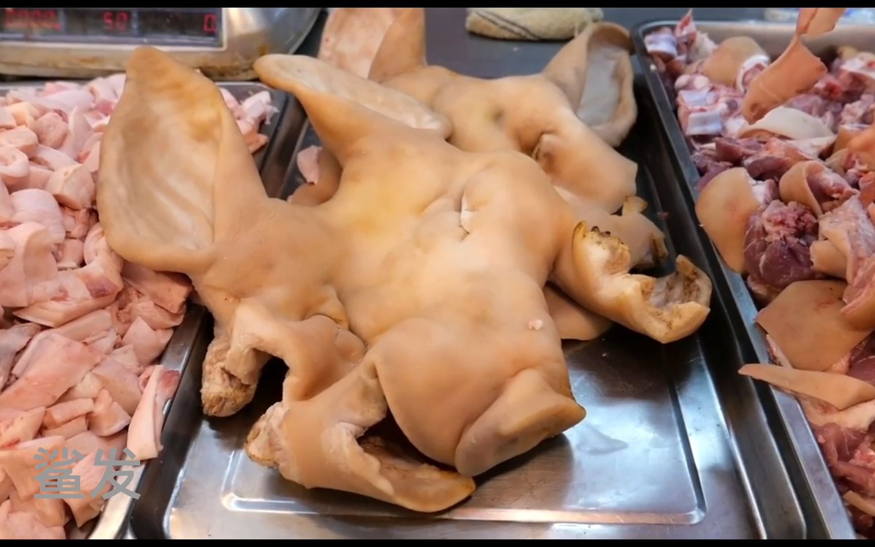 都说阿三厨艺好,看看泰国大叔烹饪猪头肉合不合你的胃口?