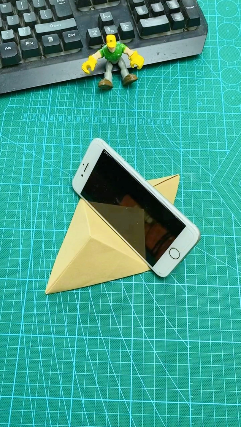 手机支架折纸竖着图片