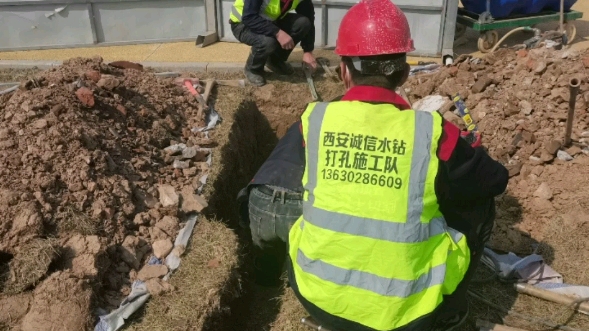 渭南电缆管道过路钻孔顶管铺管穿地龙,渭南消防管道,供水管道,排水管道穿越路面非开挖水平定向钻孔,渭南管道过路顶管穿地龙打土孔,西安诚信水钻...