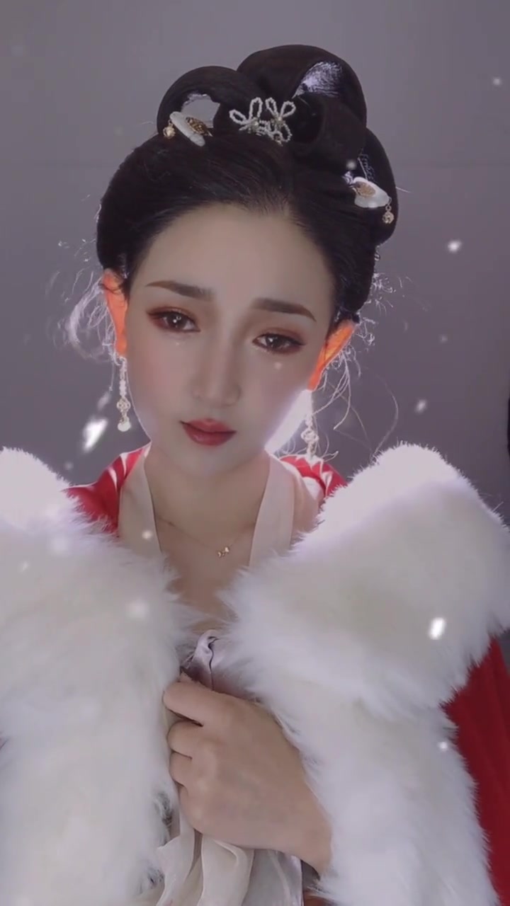 宫墙柳 "小柳儿千万不要学她,喜欢谁不好,喜欢皇上,这不是有病么?