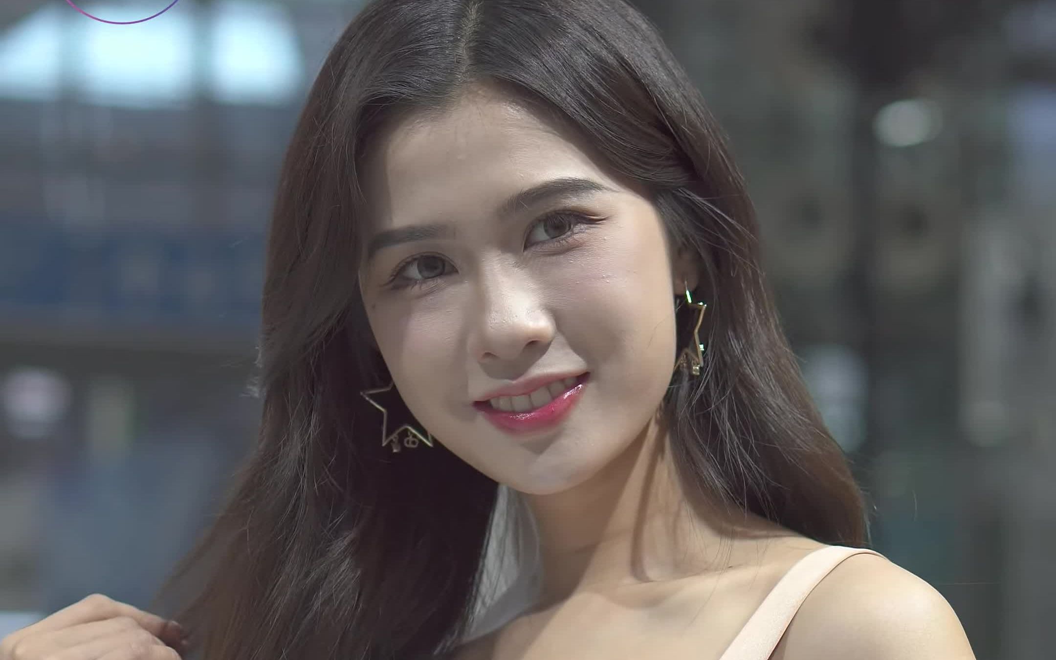 2021深圳车展沃尔沃车模03aimee