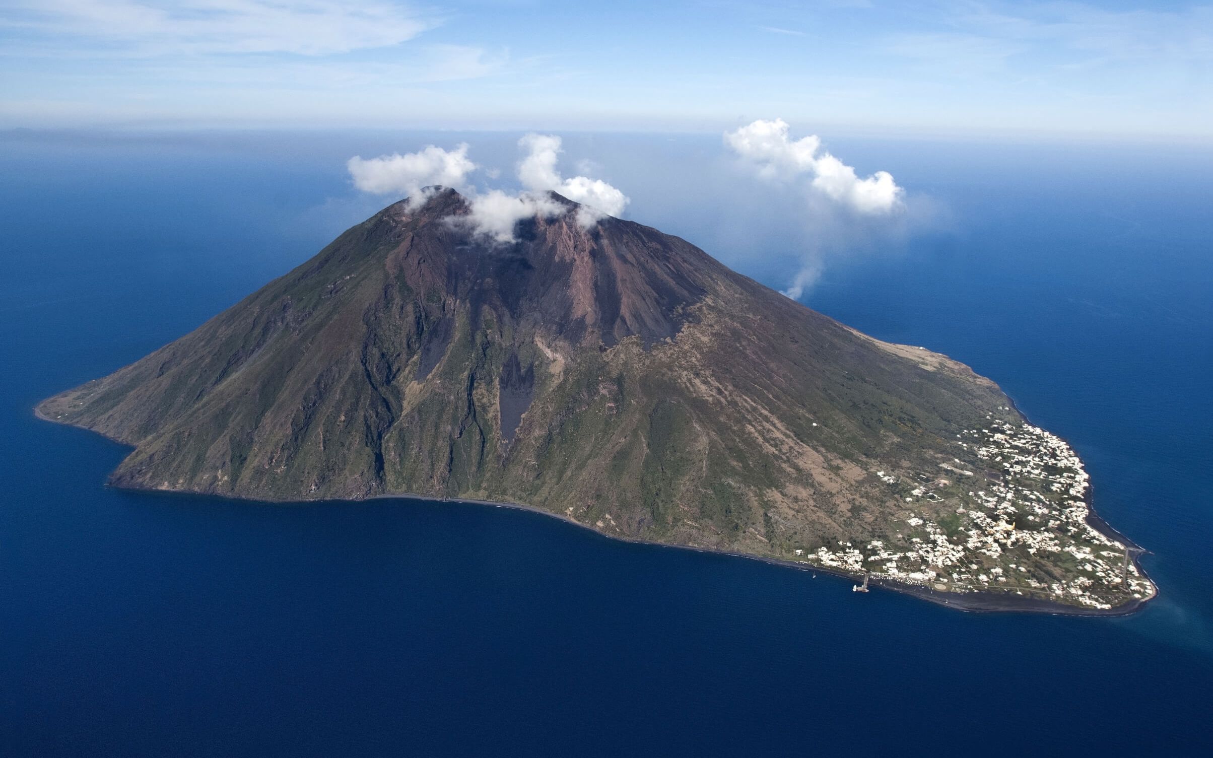火山岛-斯特龙博利岛航拍