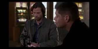 Video herunterladen: 【SPN】S11E19 丁对一对结婚的同性猎人:“你们像兄弟一样吵嘴，快赶上我们了。”