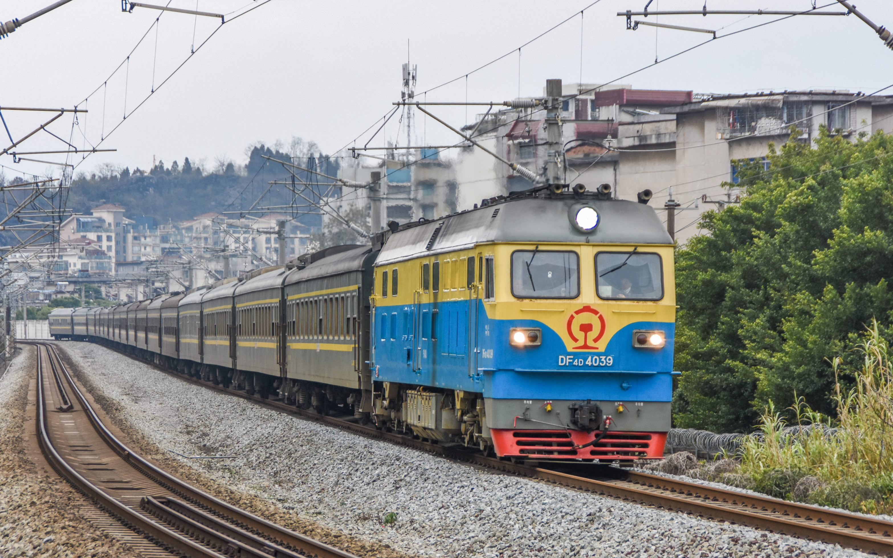 【中国铁路】宁局柳段df4dh4039担当0k4236本务机