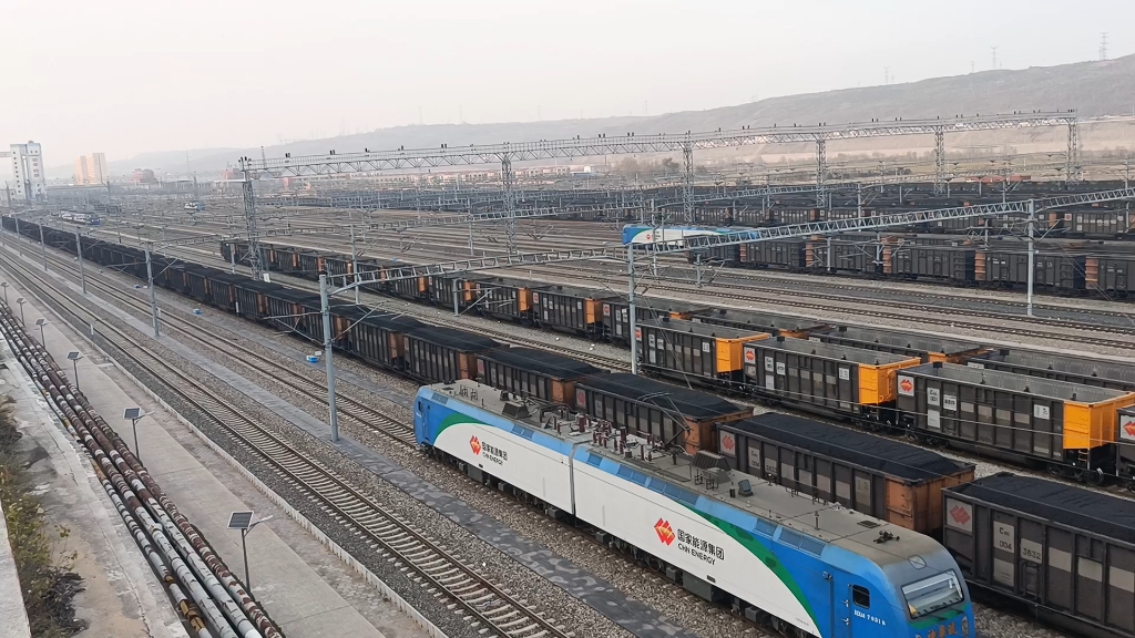 神朔铁路 朱盖塔编组站 神8机车单机转线