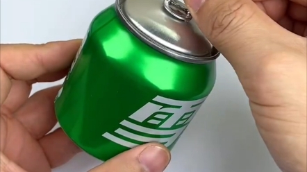 喝完的,易拉罐,不要扔,可以制作一个小水壶